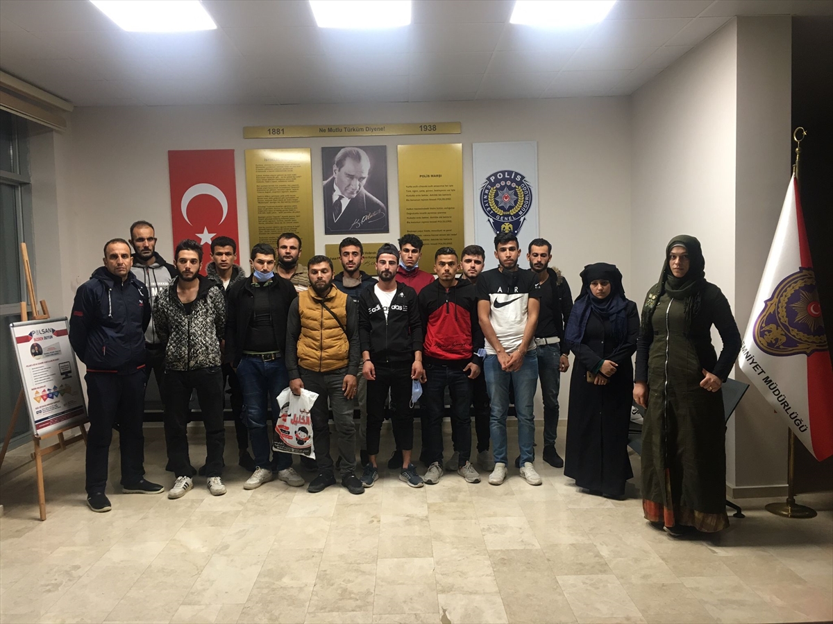 Antalya'da 21 kaçak göçmen yakalandı