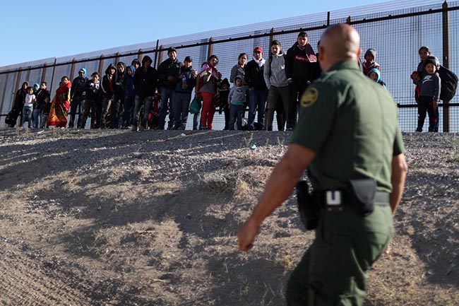 ABD-Meksika sınırında geçen ay 180 binden fazla yasa dışı göçmen yakalandı