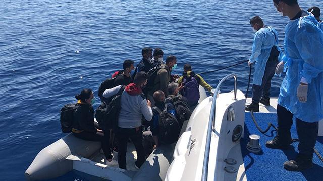 İzmir açıklarında 55 göçmen kurtarıldı