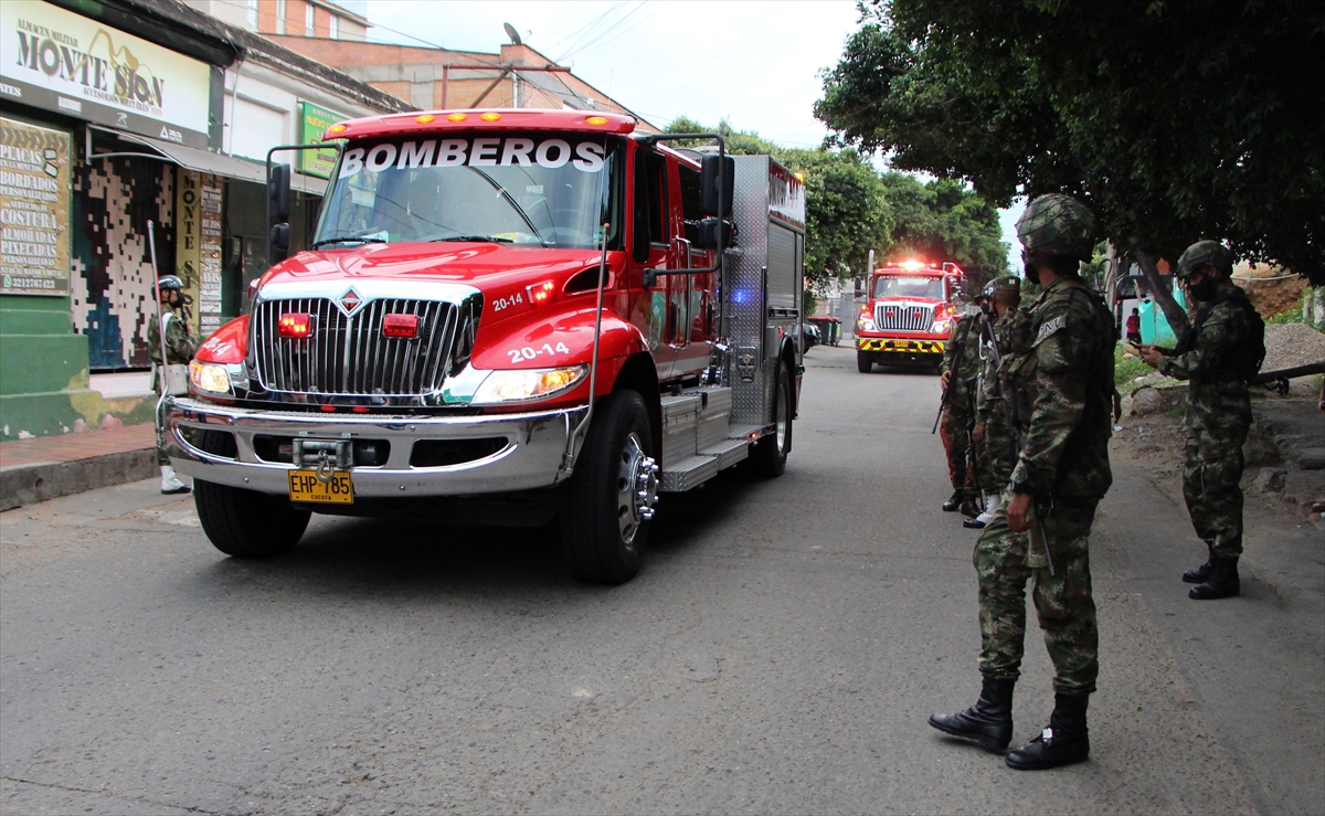 Kolombiya’da bombalı araçlarla askeri tabura saldırı