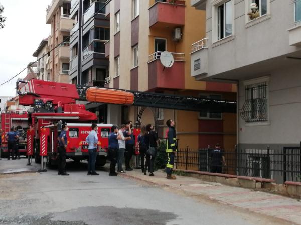 Ümraniye'de evde yangın anne öldü 7 yaşındaki çocuğu ağır yaralandı