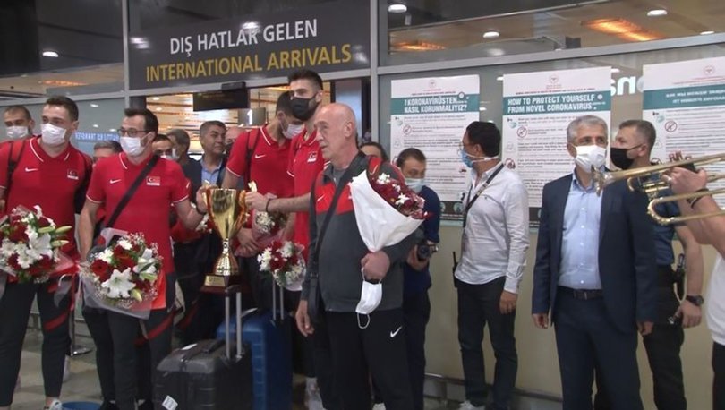 Filenin Efeleri, şampiyonluk kupasıyla İstanbul’a döndü