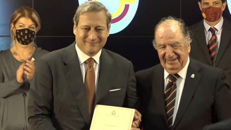 Galatasaray'ın yeni başkanı Burak Elmas mazbatasını aldı