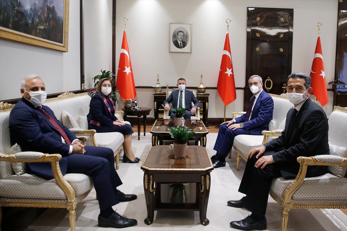 Cumhurbaşkanı Yardımcısı Oktay Türkiye Belediyeler Birliği heyeti ile görüştü