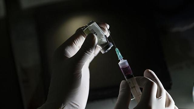 ABD’de aşıyı reddeden hastane çalışanları işten çıkarıldı