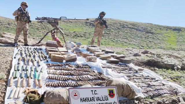 Hakkari'de PKK'ya ait silah ve mühimmat ele geçirildi