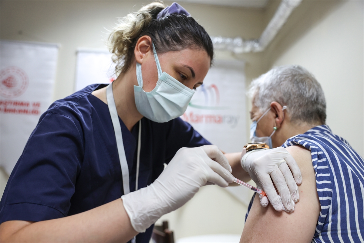 Marmaray İstasyonu'nda aşı uygulanmasına başlandı