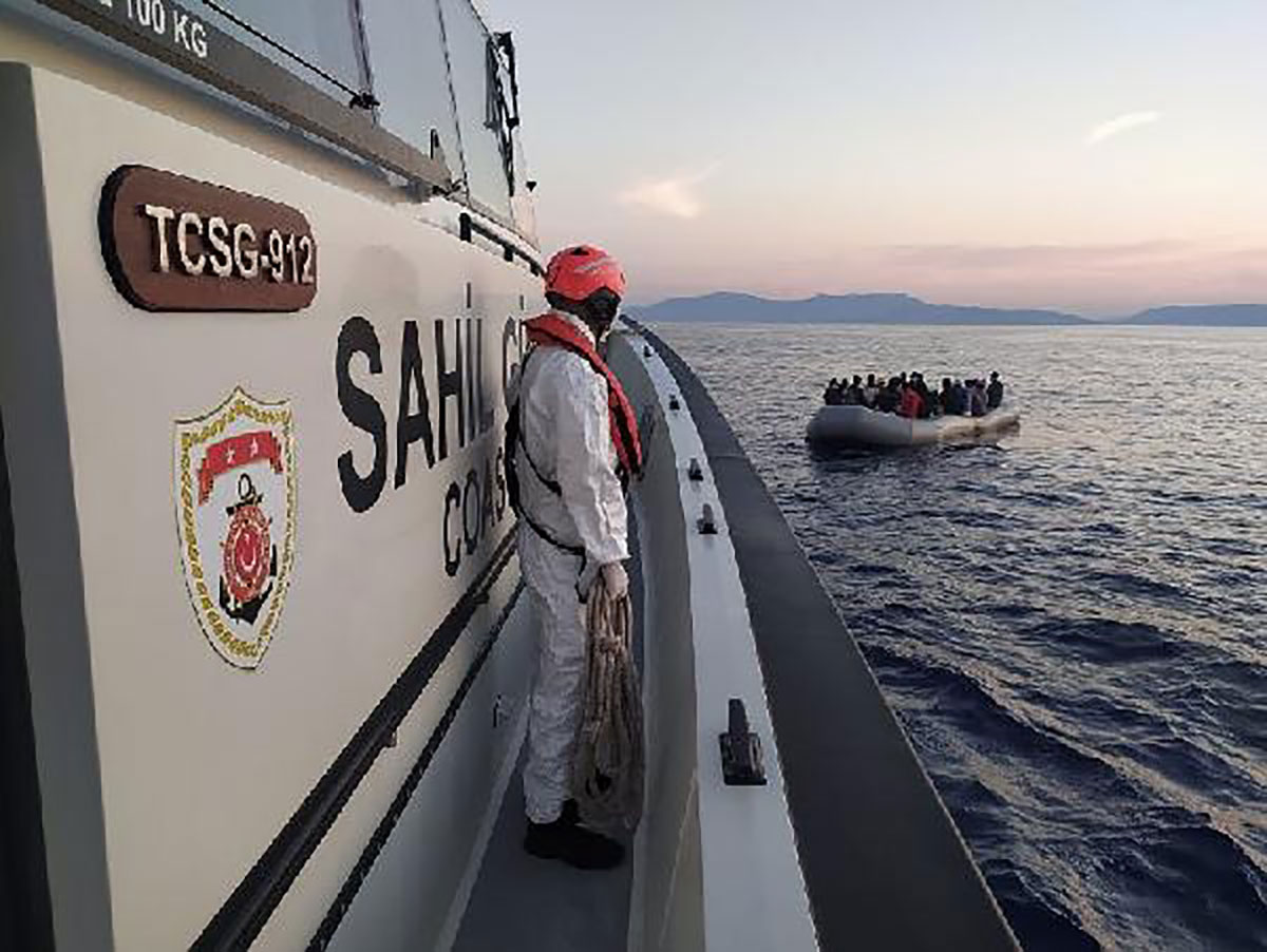 Kuşadası açıklarında 70 kaçak göçmen kurtarıldı