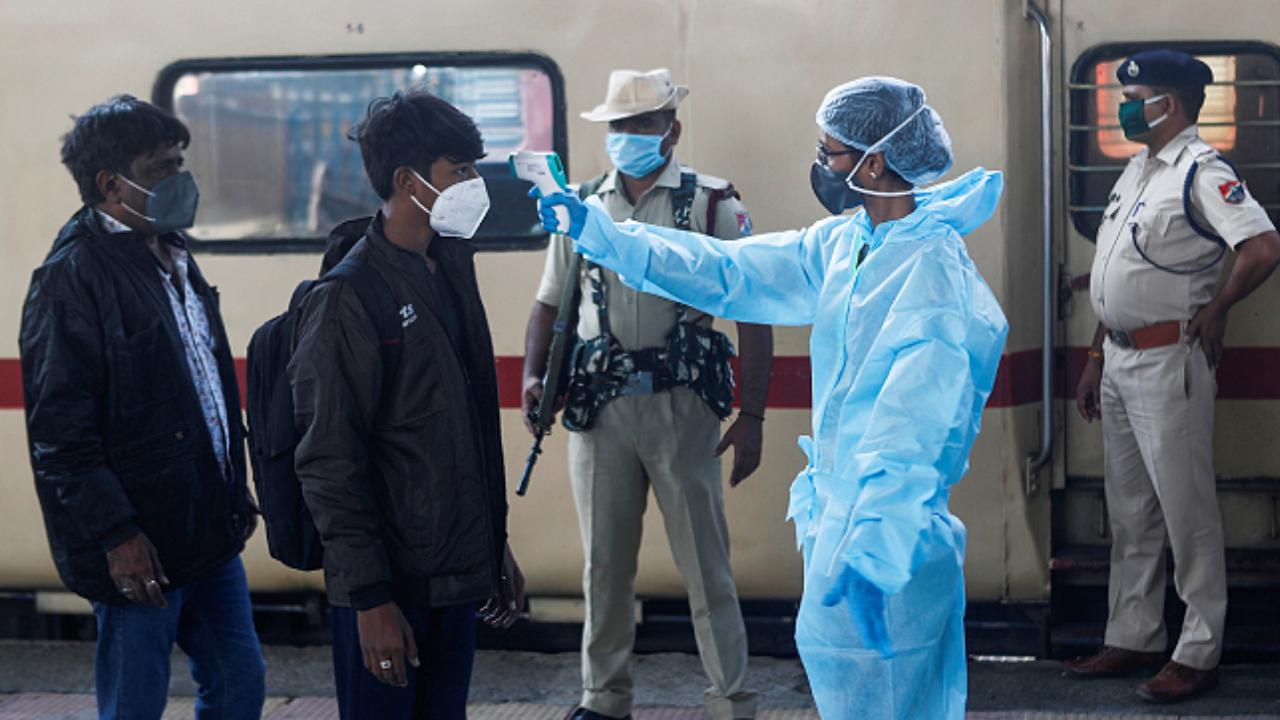Hindistan'da korona virüs hasta sayısındaki düşüş sürüyor