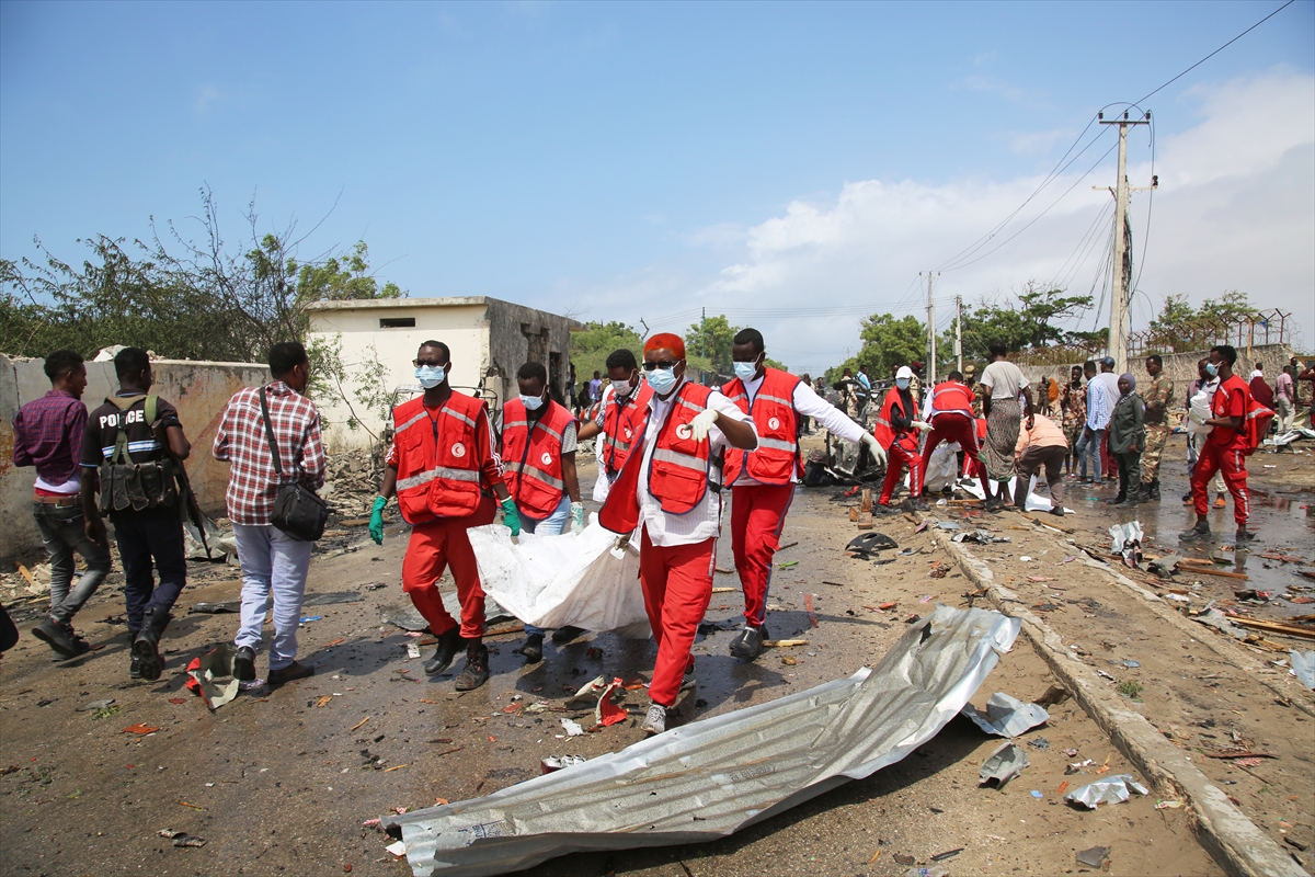 Somali'de polis komutanının konvoyuna bombalı saldırı
