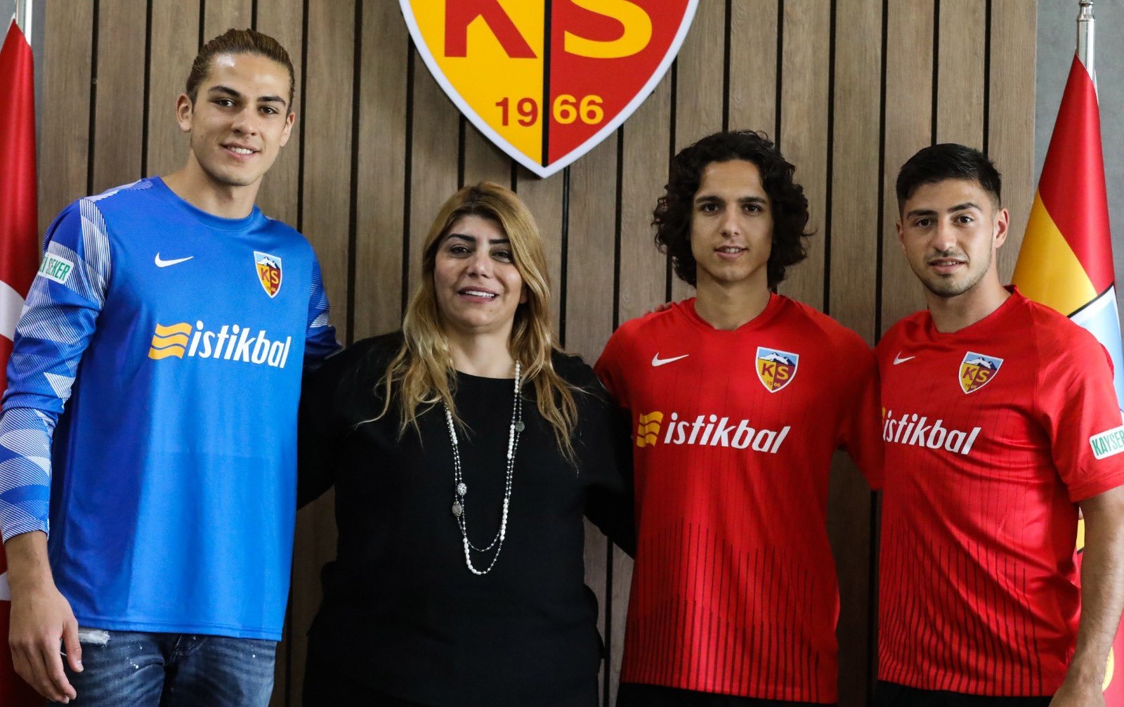 Kayserispor'da transferin gözdeleri imzayı attı