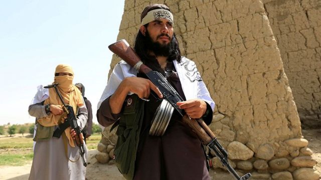 Taliban kritik sınır kapısını ele geçirdi