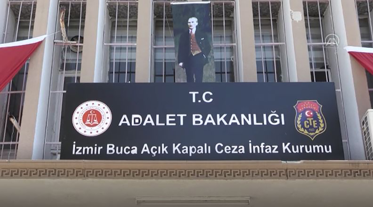 İzmir'de filmlere de sahne olan 62 yıllık Buca Cezaevi kapatıldı