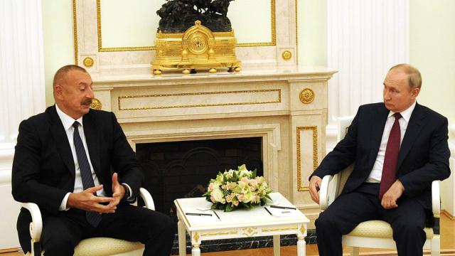 Aliyev ve Putin bir araya geldi