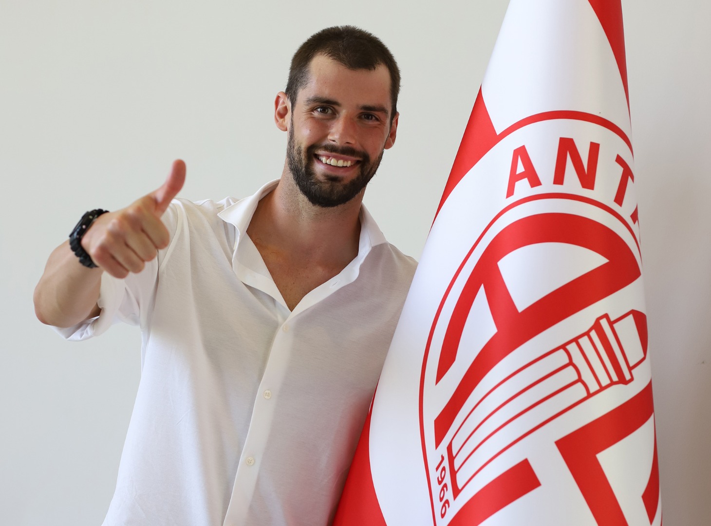 Andrea Poli resmen Antalyaspor'da