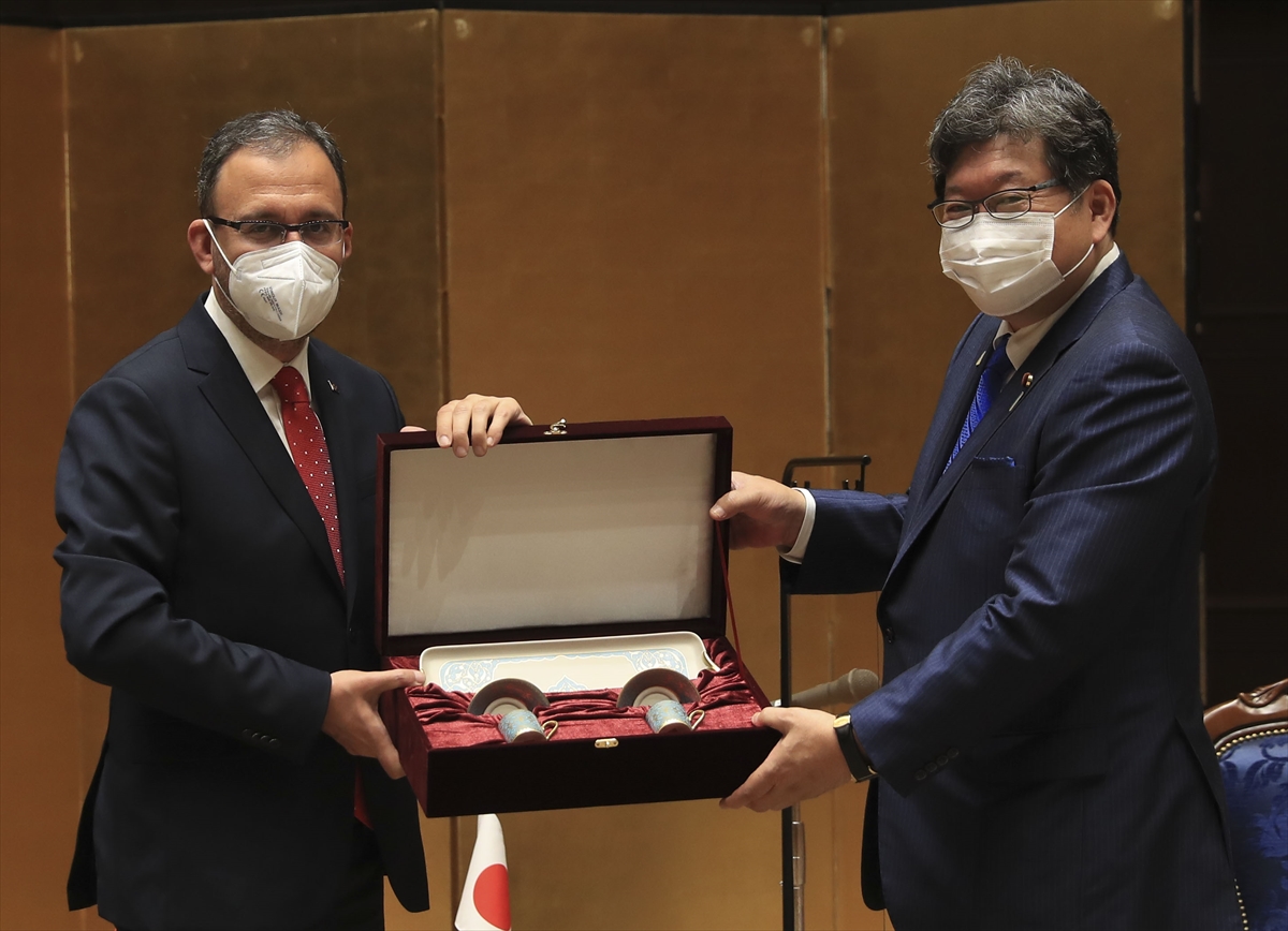 Bakan Kasapoğlu, Japon mevkidaşı Hagiuda Kooiçi ile görüştü