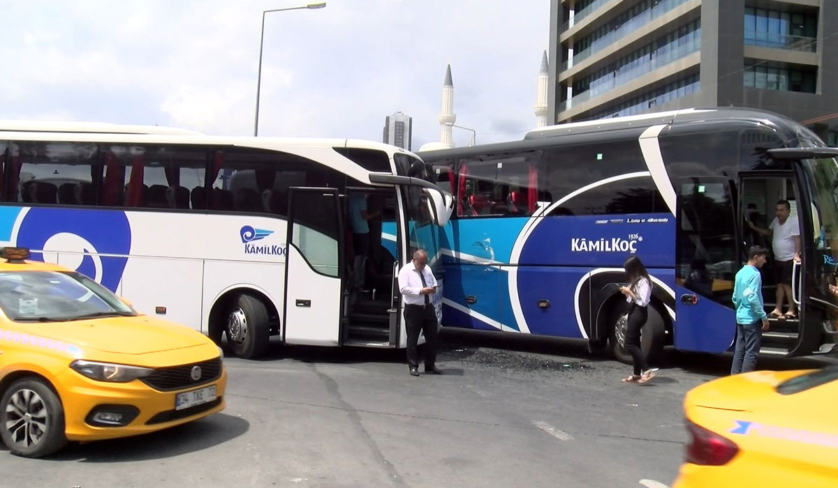 Otogarda iki yolcu otobüsü çarpıştı