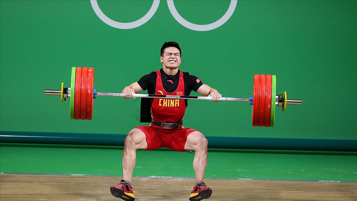 Çinli halterci 3 olimpiyat rekoru birden kırdı
