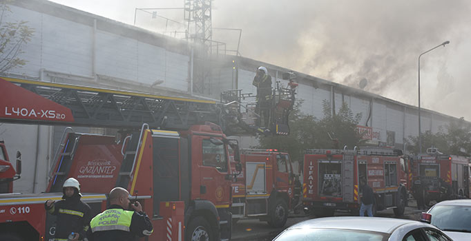 Gaziantep'te panel fabrikasında yangın