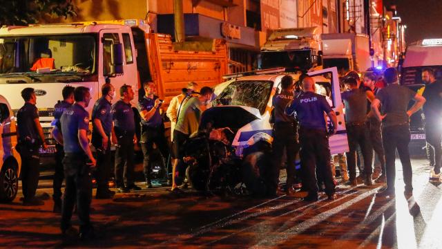 İzmir’de feci kaza: 1 polis şehit, 4 yaralı