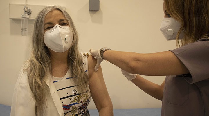 İzmir’de sahte aşı iddiası: 1 hemşire gözaltına alındı