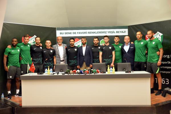 Bursaspor, yeni oyuncularını tanıttı
