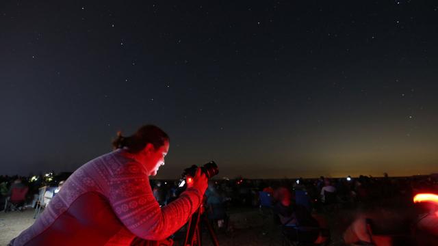 2 bin kişi meteor yağmurunu izledi