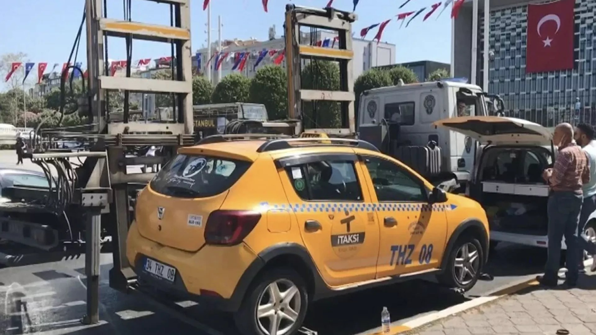 1 km’lik yol için 200 TL isteyen taksicinin taksi kullanım belgesi iptal edildi