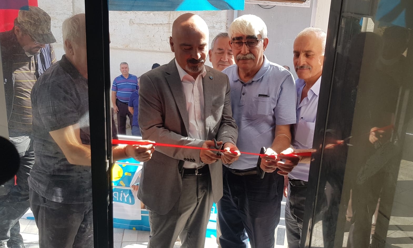 Uşak'ın Kızılcasöğüt Beldesi'nde İYİ Parti teşkilatı açıldı