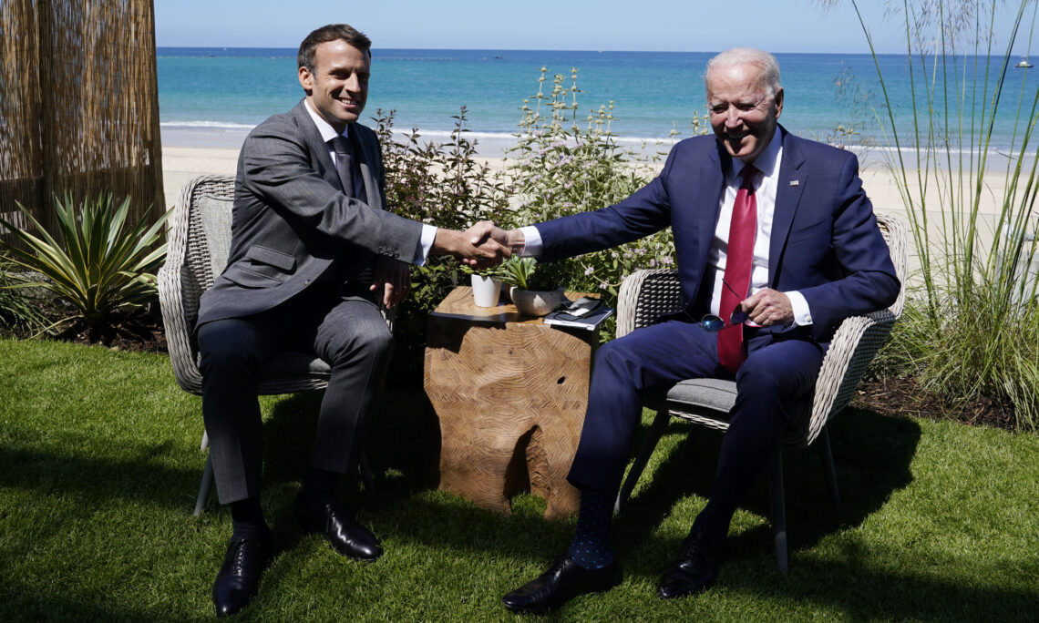 Macron ile Biden’dan Afganistan görüşmesi
