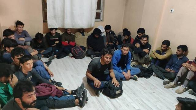 Van'da bir binada 78 göçmen yakalandı