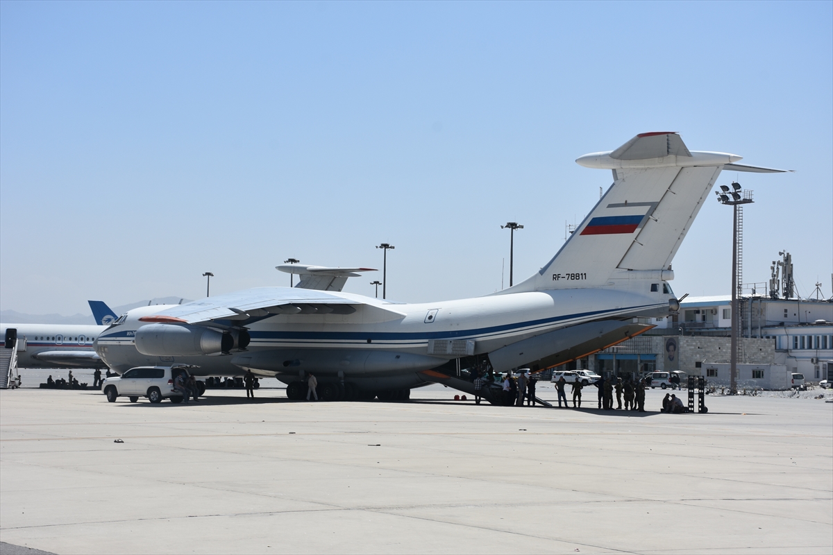 Rus uçakları tahliye için Kabil'de indi