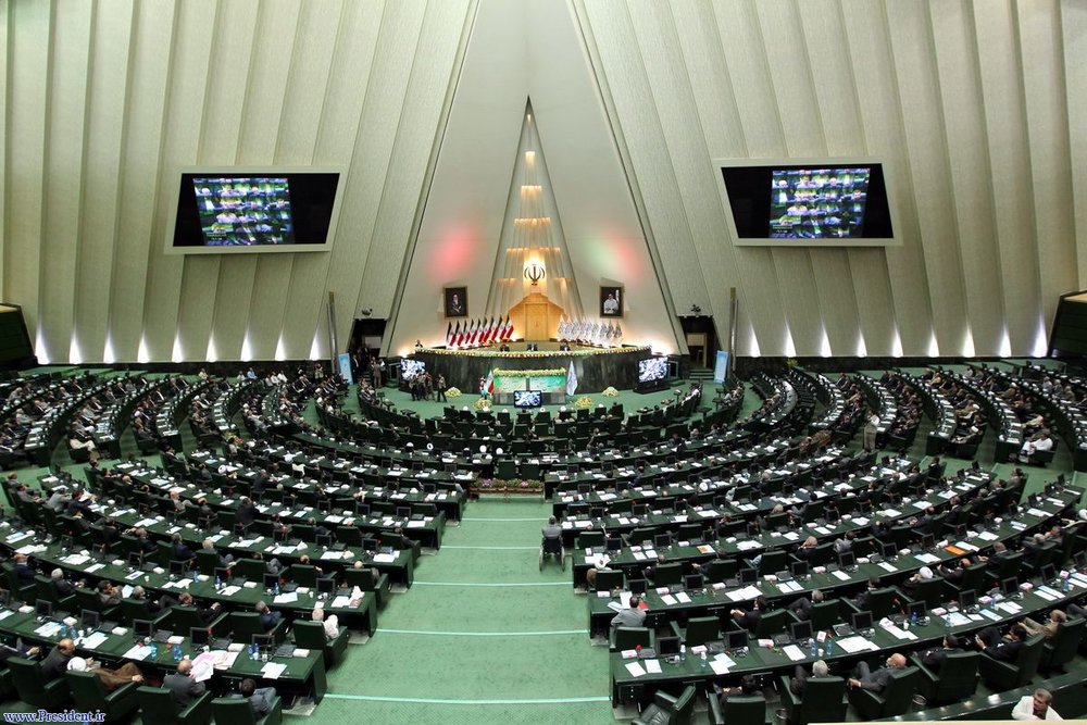 İran'da Reisi'nin kabinesi 1 kişi dışında onaylandı