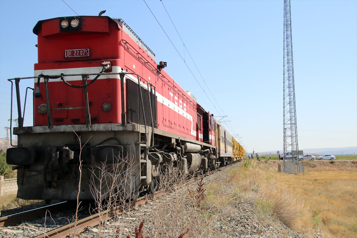 Sivas-Kayseri demir yolu hattı ulaşıma kapandı