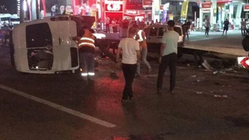 Kocaeli'de işçi minibüsü devrildi. 7 yaralı
