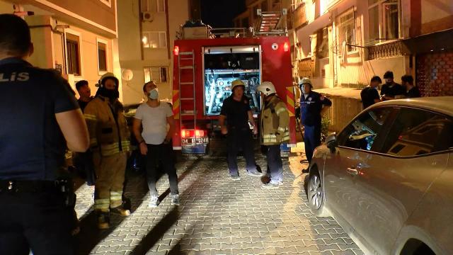 İstanbul'da yangın: 2 kişi mahsur kaldı