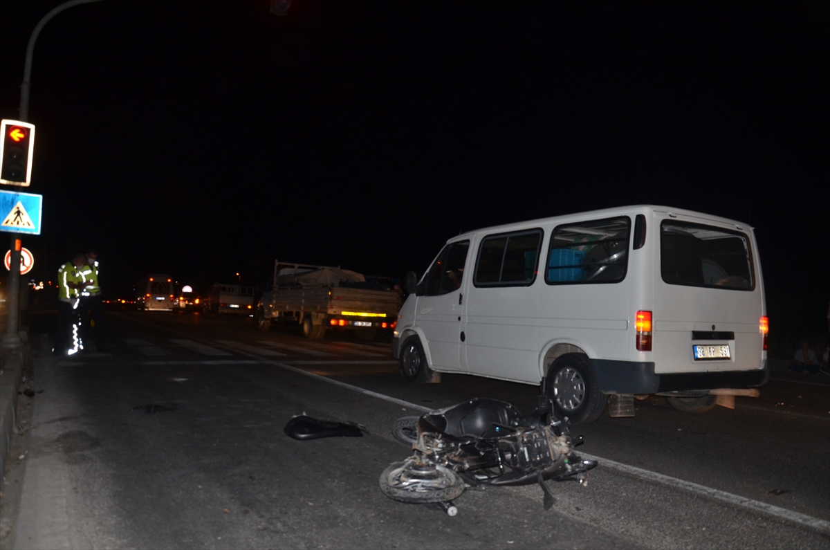 Ticari araçla çarpışan motosikletin sürücüsü hayatını kaybetti