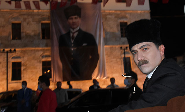 Atatürk'ün Sivas'a gelişi, temsili olarak canlandırıldı