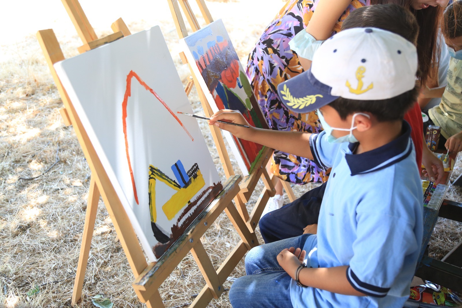 Yangın mağduru çocuklara resim sanatıyla terapi
