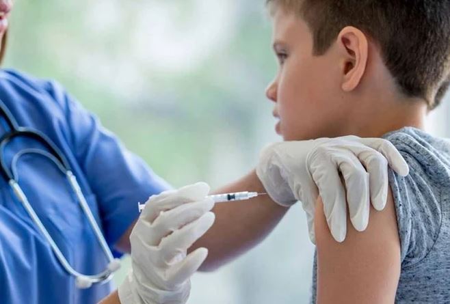 Sinovac aşısının uygulanma yaşı 6'ya düşürüldü