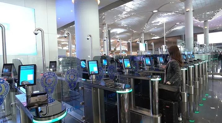 İstanbul Havalimanı'nda hızlı pasaport geçiş sistemini başladı