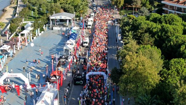 Kadıköy Yarı Maratonu'na 3 bin kişi katıldı