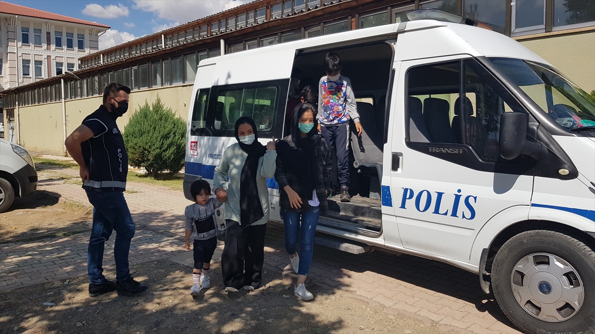 Erzincan'da 16 kaçak göçmen yakalandı