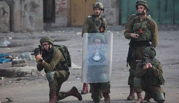 İsrail askerleri Filistinli bir gazeteciyi yaraladı