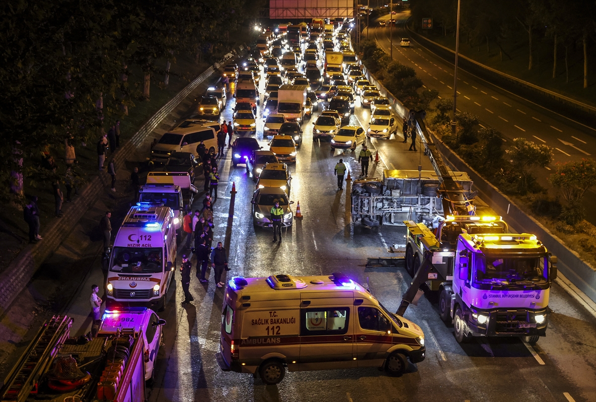 Esenler'de zincirleme trafik kazası: 5 yaralı
