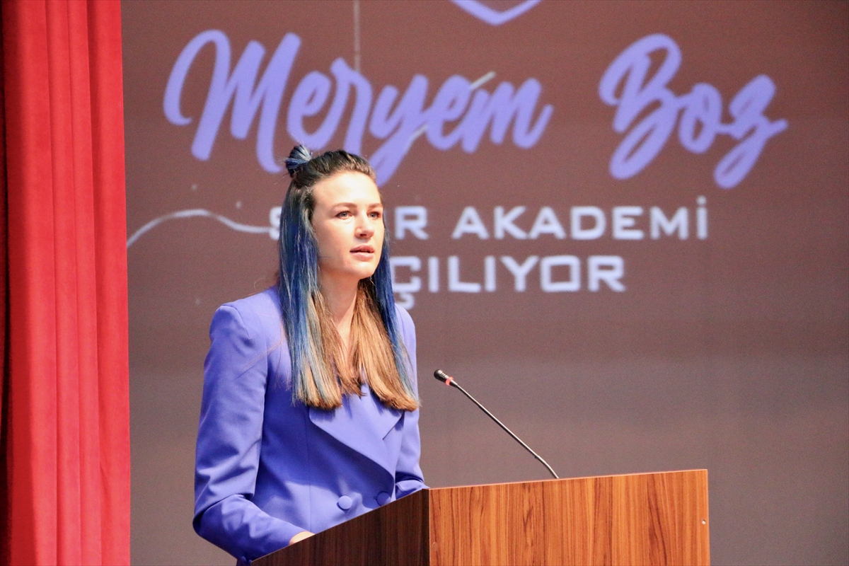 Milli voleybolcu Meryem Boz Eskişehir'de spor akademisi açtı