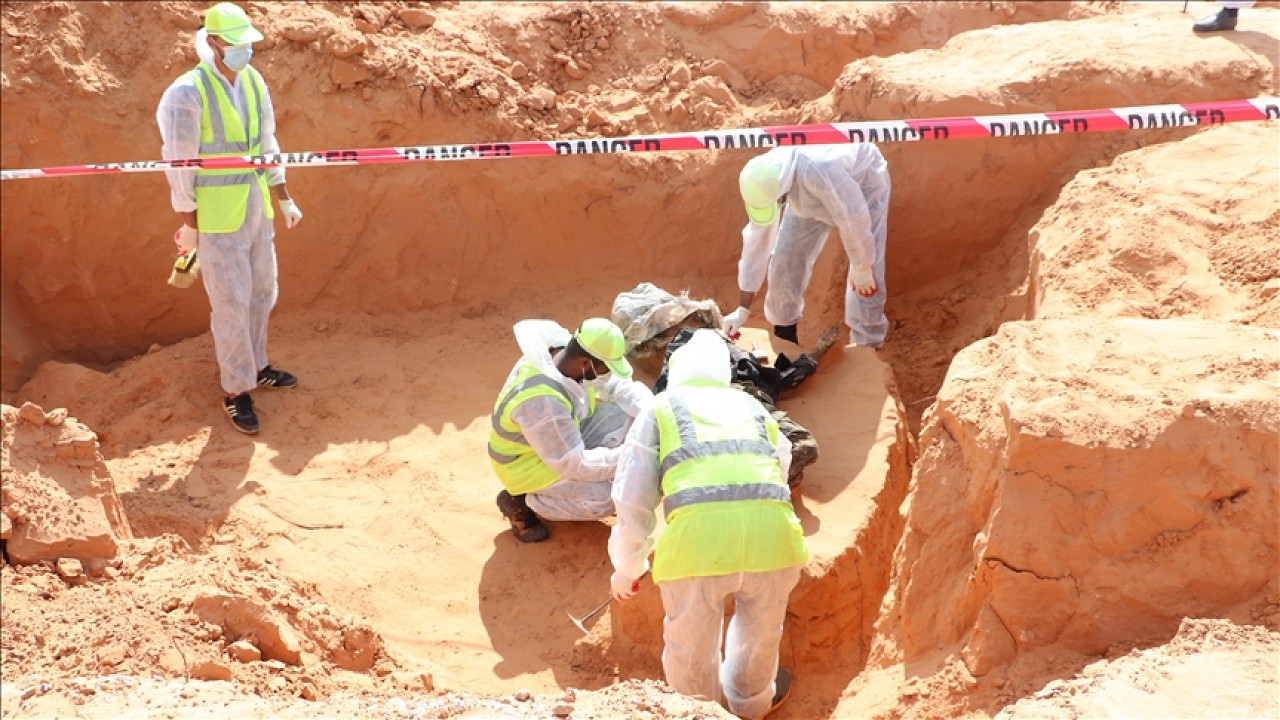 Libya'da 2 toplu mezar daha bulundu