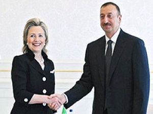 Clinton, Bakü’de Aliyev ile görüştü