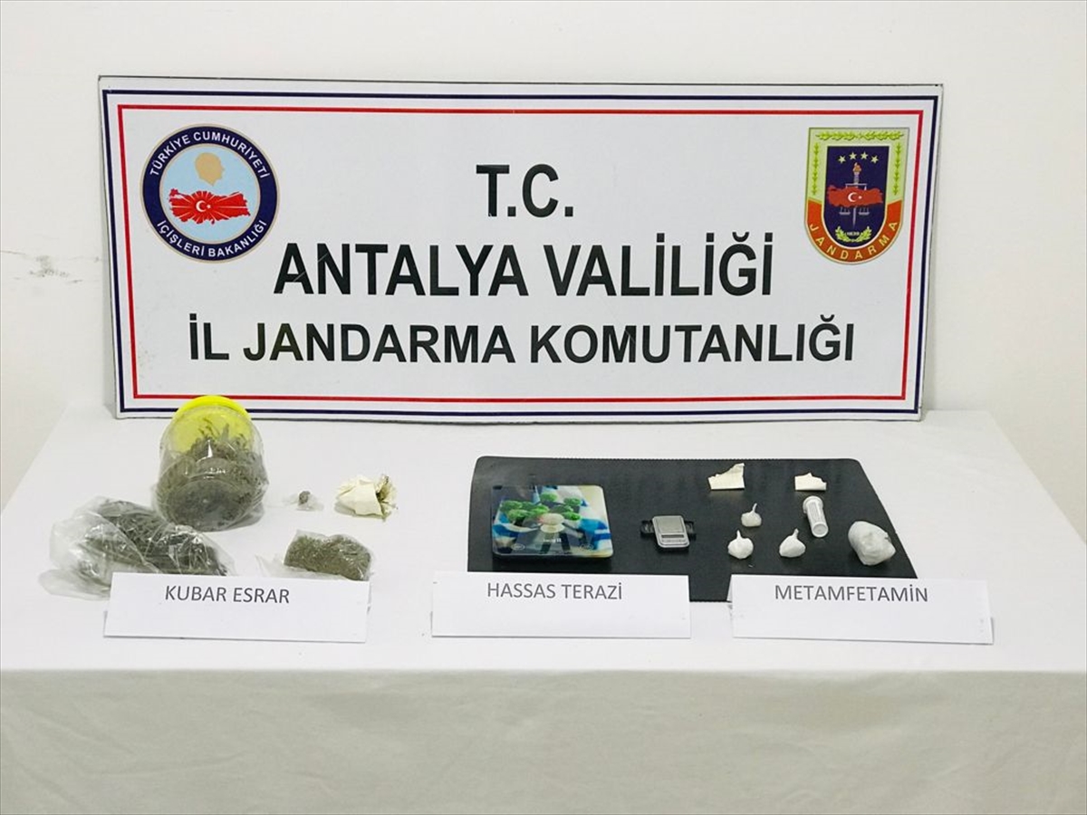 Antalya'da uyuşturucu operasyonları: 2 gözaltı
