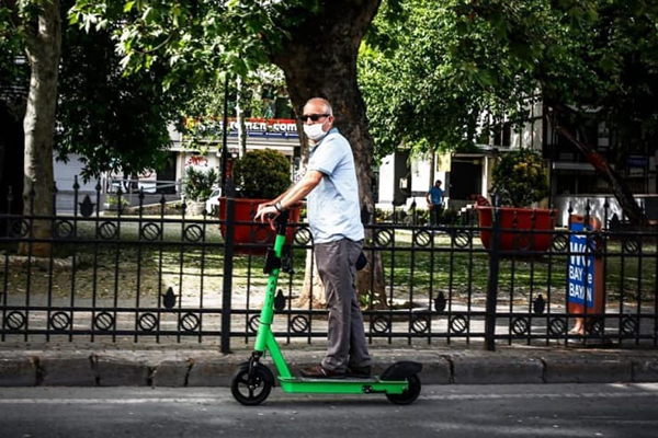 Elektrikli scooterlara park yasağı düzenlemesi geldi